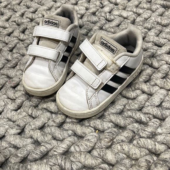 Toddler adidas 6c - Picture 1 of 2